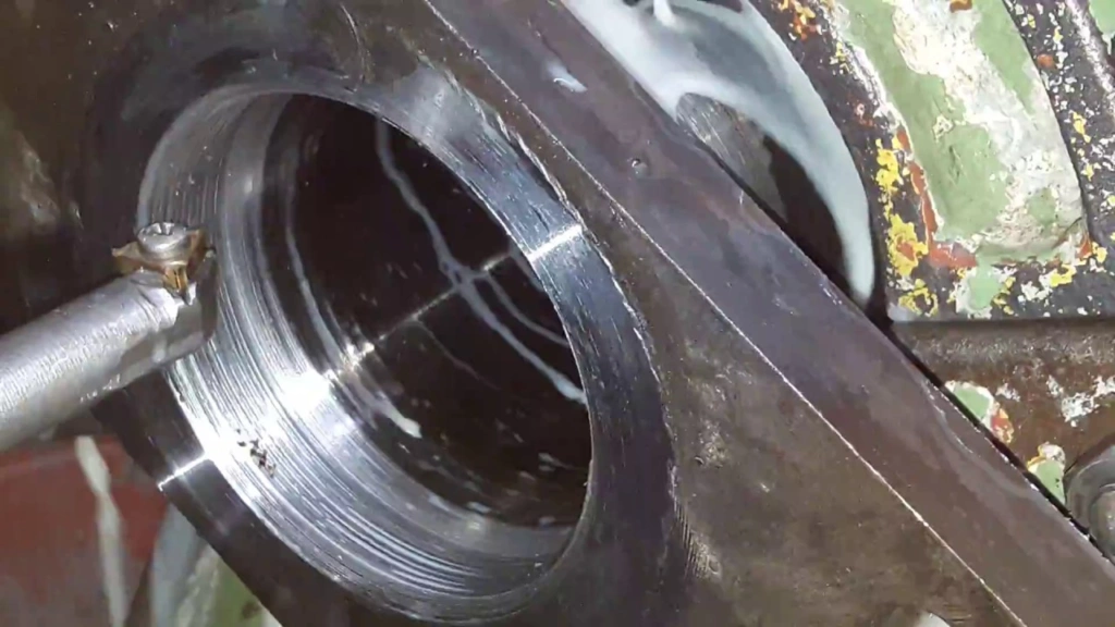 internal-thread-cutting-in-hydraulic-cylinder