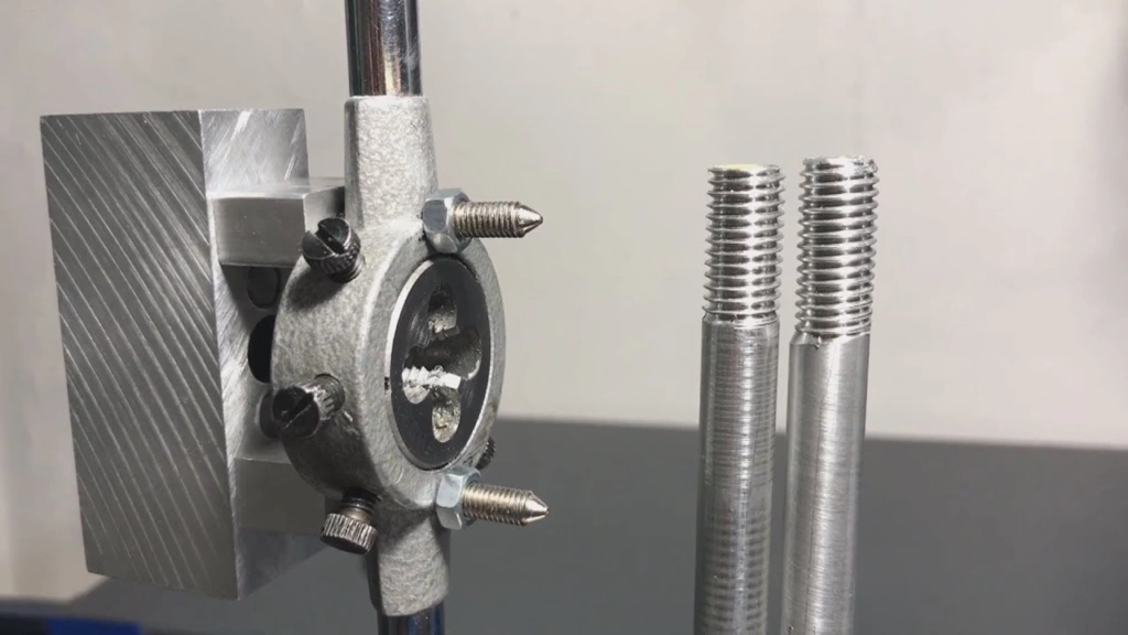 external-thread-cutting-process