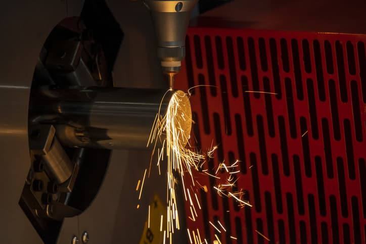 fiber laser cutting machine cutting metal tube
