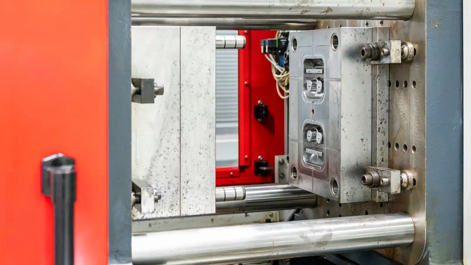 low volume injection molding working process