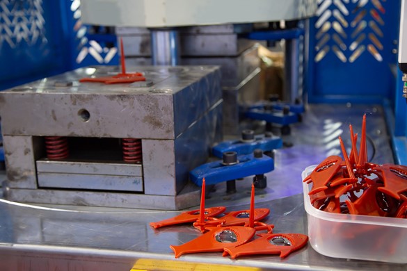 molding small plastic components