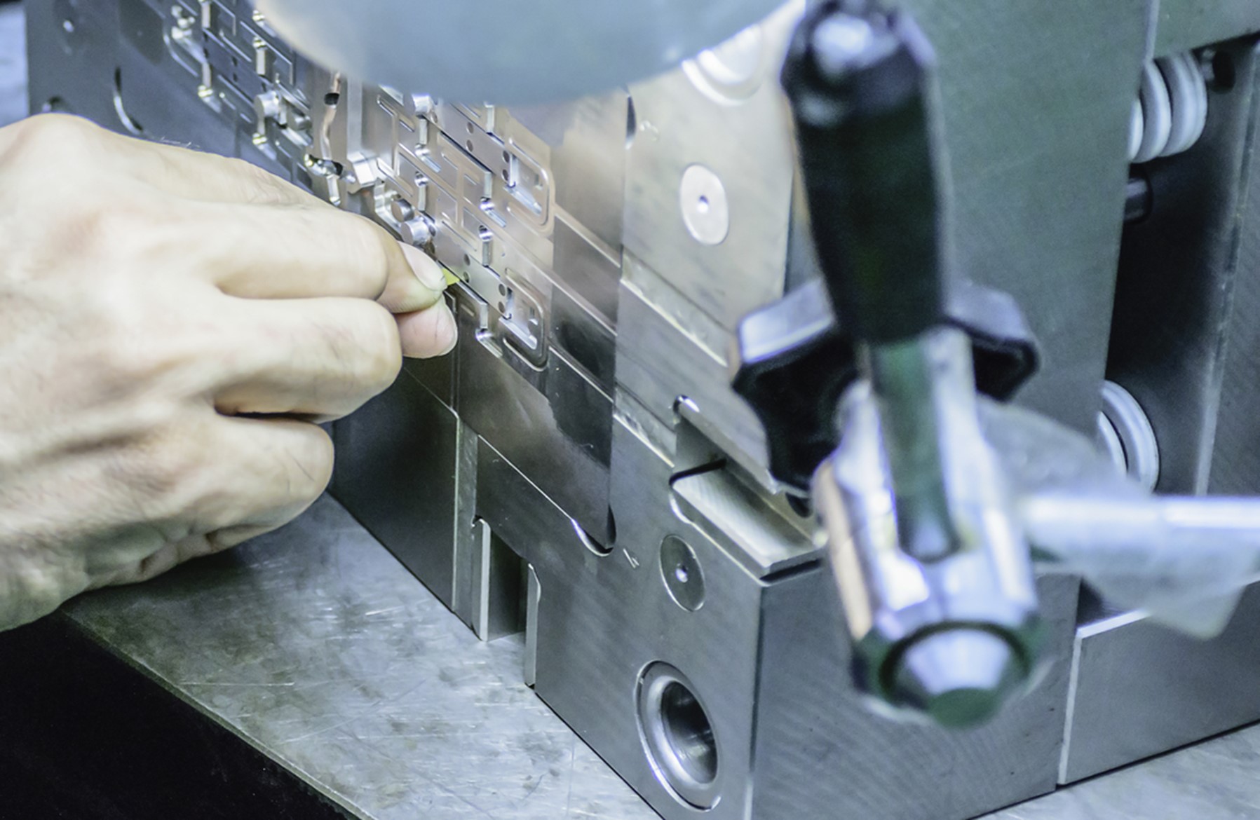 mold tooling finishing process
